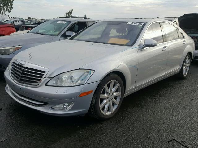 WDDNG71X07A069769 - 2007 MERCEDES-BENZ S 550 SILVER photo 2