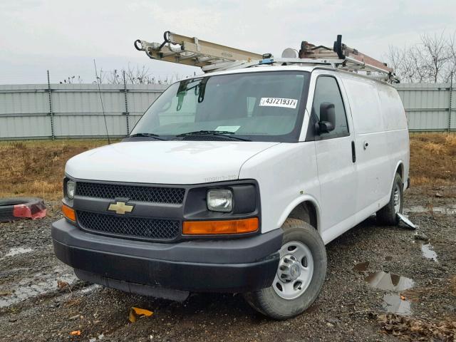 1GCWGFCB6C1121782 - 2012 CHEVROLET EXPRESS G2 WHITE photo 2