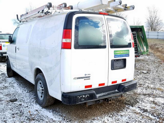 1GCWGFCB6C1121782 - 2012 CHEVROLET EXPRESS G2 WHITE photo 3