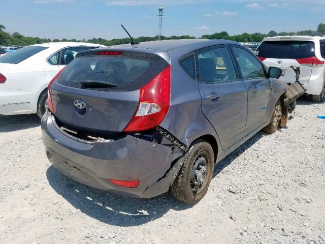 KMHCT5AE0HU315974 - 2017 HYUNDAI ACCENT SE SILVER photo 4