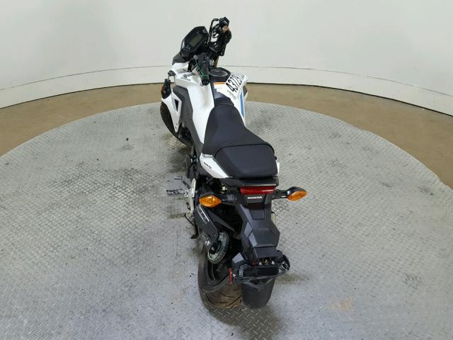 MLHJC7510J5010972 - 2018 HONDA GROM 125 WHITE photo 9