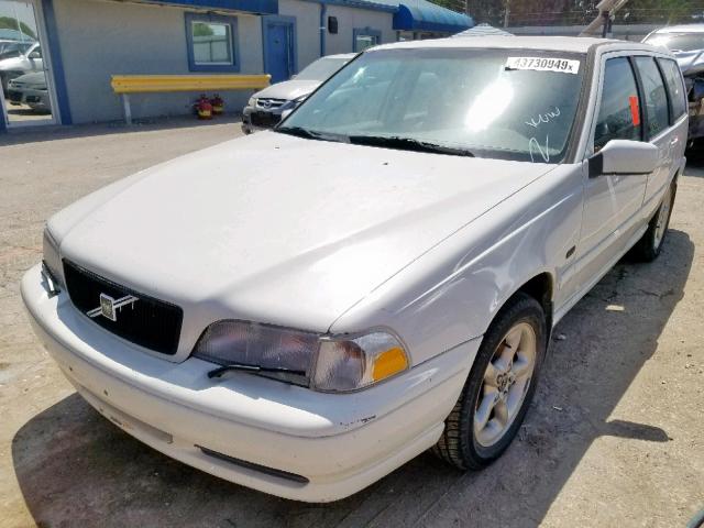 YV1LW5645W2410707 - 1998 VOLVO V70 GLT WHITE photo 2