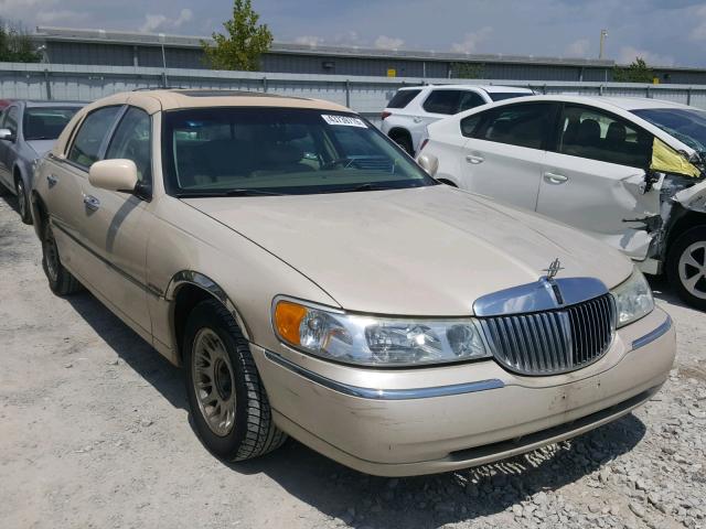 1LNHM83W32Y649877 - 2002 LINCOLN TOWN CAR C BEIGE photo 1