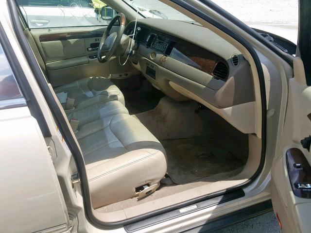 1LNHM83W32Y649877 - 2002 LINCOLN TOWN CAR C BEIGE photo 5