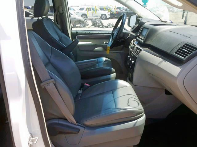 2V4RW3D11AR262844 - 2010 VOLKSWAGEN ROUTAN SE WHITE photo 6