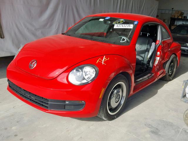 3VWJX7AT7DM632835 - 2013 VOLKSWAGEN BEETLE RED photo 2