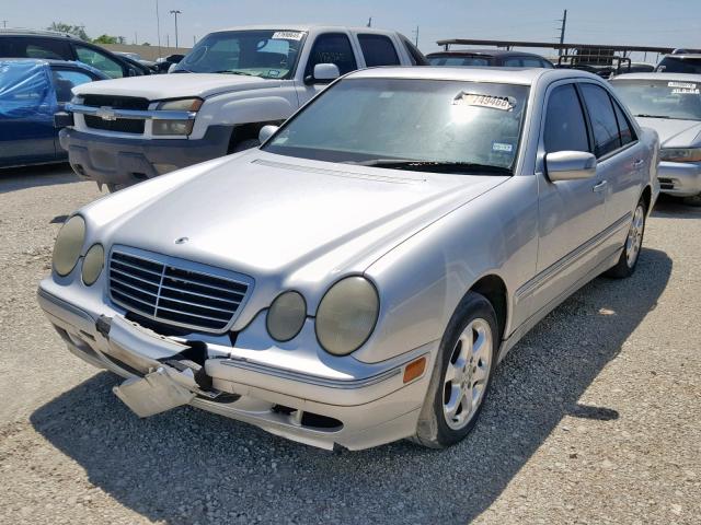 WDBJF65J72B491308 - 2002 MERCEDES-BENZ E 320 SILVER photo 2