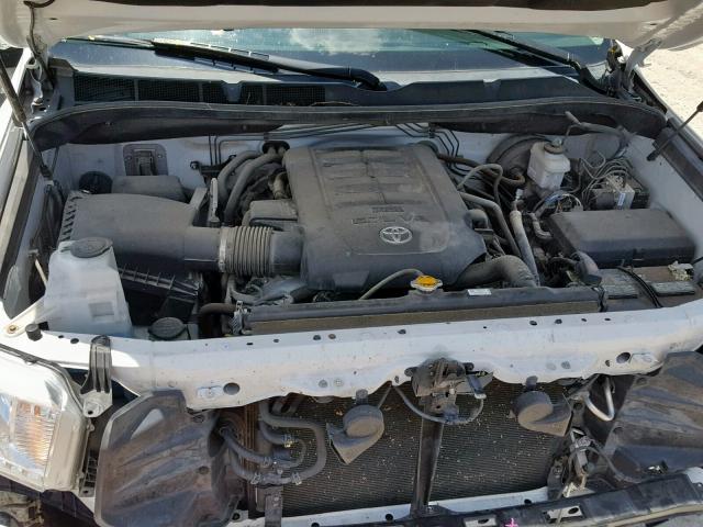 5TFDW5F17GX558054 - 2016 TOYOTA TUNDRA CRE WHITE photo 7