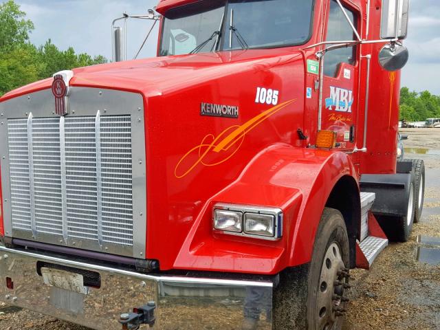 1XKDDU9X67J203528 - 2007 KENWORTH CONSTRUCTI RED photo 2