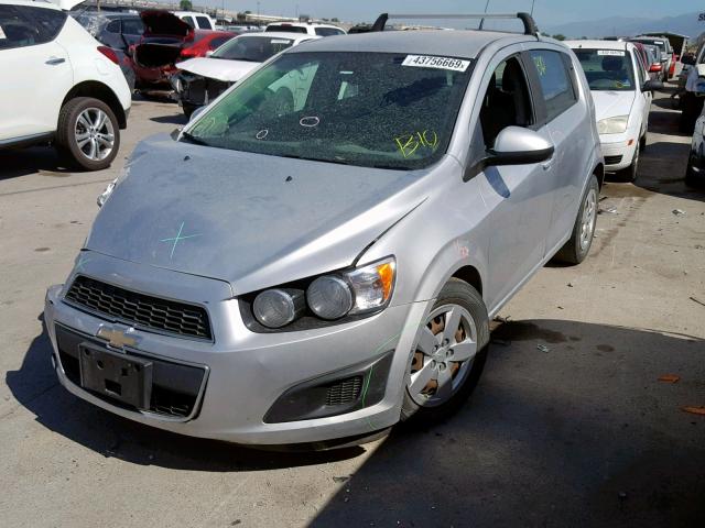 1G1JB6SH7D4128098 - 2013 CHEVROLET SONIC LS 银色 照片 2