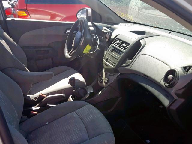 1G1JB6SH7D4128098 - 2013 CHEVROLET SONIC LS 银色 照片 5