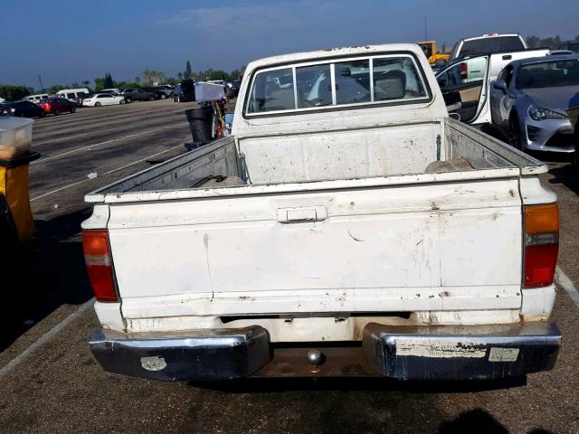 JT4RN55D5F0149997 - 1985 TOYOTA PICKUP 1/2 WHITE photo 6