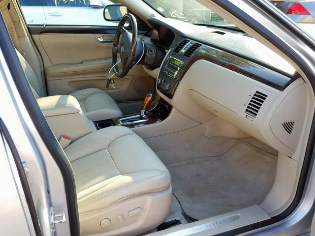 1G6KD5E62BU100218 - 2011 CADILLAC DTS LUXURY SILVER photo 5