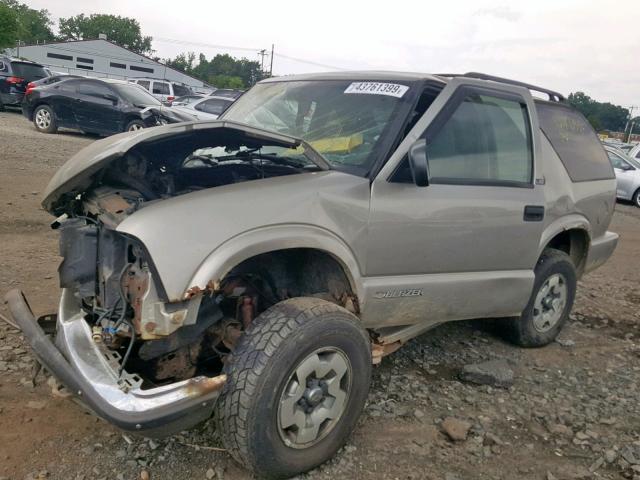 1GNCT18W12K150815 - 2002 CHEVROLET BLAZER GRAY photo 2