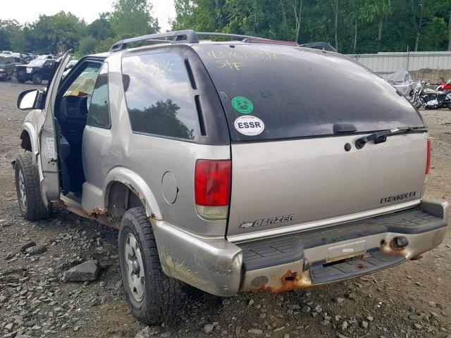 1GNCT18W12K150815 - 2002 CHEVROLET BLAZER GRAY photo 3