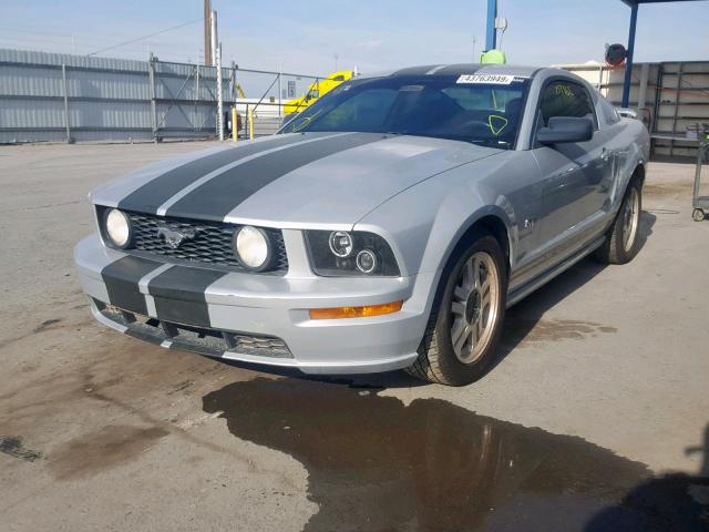 1ZVFT82H475204796 - 2007 FORD MUSTANG GT SILVER photo 2