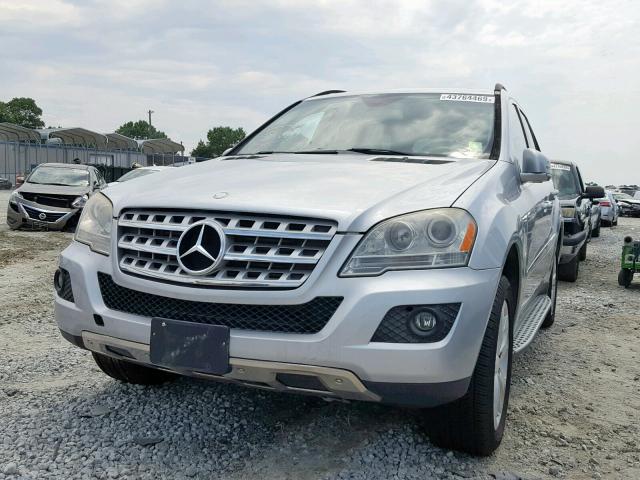 4JGBB2FB1BA649211 - 2011 MERCEDES-BENZ ML 350 BLU SILVER photo 2