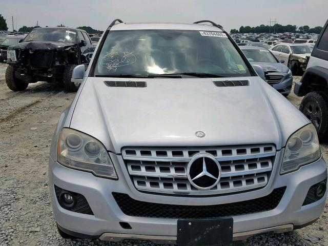 4JGBB2FB1BA649211 - 2011 MERCEDES-BENZ ML 350 BLU SILVER photo 9