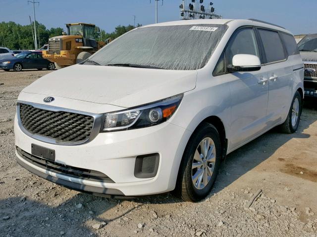 KNDMB5C10G6108199 - 2016 KIA SEDONA LX WHITE photo 2