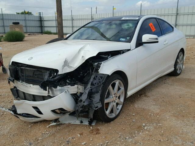 WDDGJ4HB4DG081774 - 2013 MERCEDES-BENZ C 250 WHITE photo 2