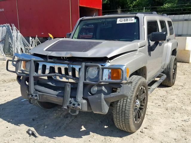 5GTDN136468102008 - 2006 HUMMER H3 SILVER photo 2