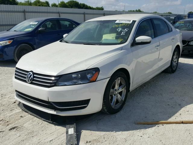 1VWBS7A36EC062087 - 2014 VOLKSWAGEN PASSAT SE WHITE photo 2