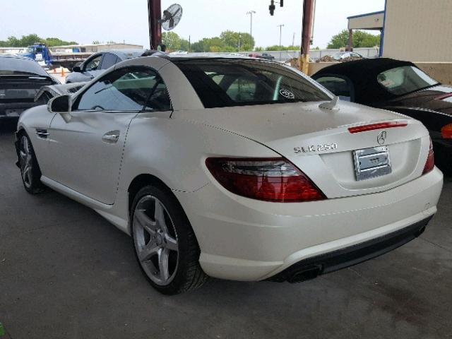 WDDPK4HA7DF057446 - 2013 MERCEDES-BENZ SLK 250 WHITE photo 3