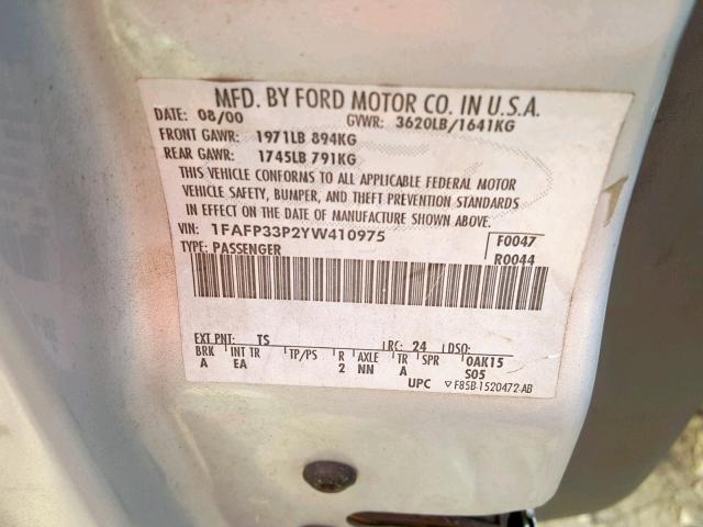 1FAFP33P2YW410975 - 2000 FORD FOCUS LX SILVER photo 10