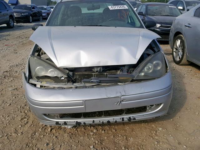 1FAFP33P2YW410975 - 2000 FORD FOCUS LX SILVER photo 9