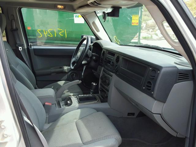 1J8HG48KX6C260840 - 2006 JEEP COMMANDER Gümüş foto 5