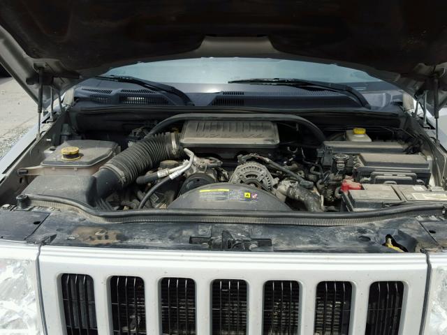 1J8HG48KX6C260840 - 2006 JEEP COMMANDER Gümüş foto 7