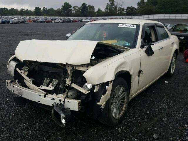 2C3CA4CD9AH105637 - 2010 CHRYSLER 300 TOURIN WHITE photo 2