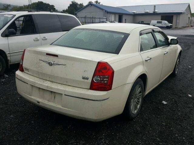 2C3CA4CD9AH105637 - 2010 CHRYSLER 300 TOURIN WHITE photo 4