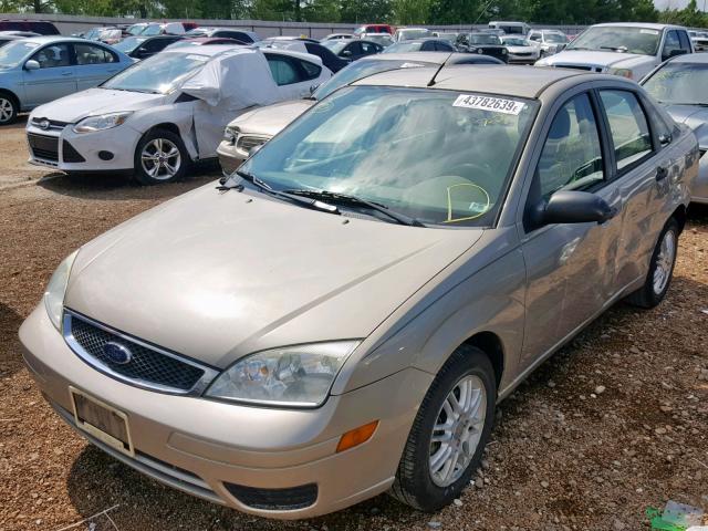 1FAFP34N16W173034 - 2006 FORD FOCUS ZX4 TAN photo 2