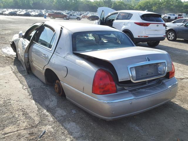 1LNHM82W93Y646047 - 2003 LINCOLN TOWN CAR S BEIGE photo 3