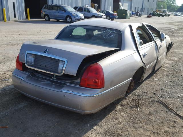 1LNHM82W93Y646047 - 2003 LINCOLN TOWN CAR S BEIGE photo 4