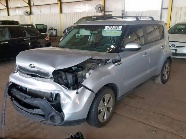 KNDJN2A20F7803568 - 2015 KIA SOUL SILVER photo 2