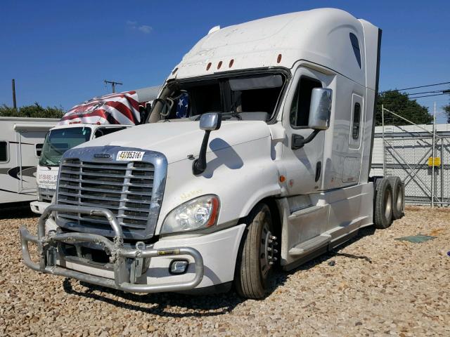 3AKJGLD5XGSHB8456 - 2016 FREIGHTLINER CASCADIA 1 WHITE photo 2