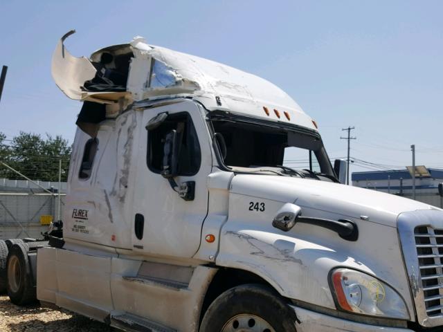 3AKJGLD5XGSHB8456 - 2016 FREIGHTLINER CASCADIA 1 WHITE photo 9