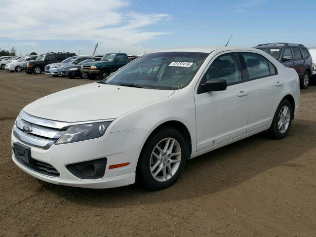 3FAHP0GA5BR319285 - 2011 FORD FUSION S WHITE photo 2