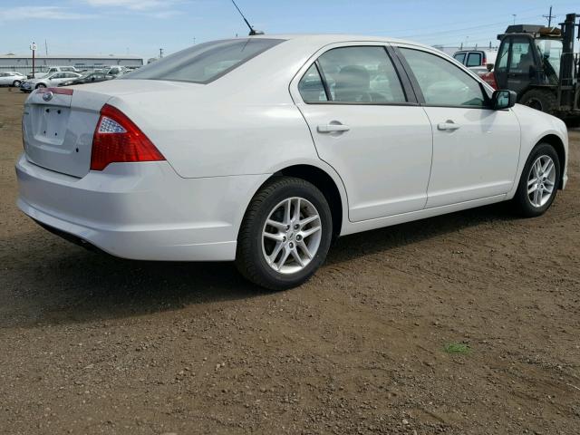 3FAHP0GA5BR319285 - 2011 FORD FUSION S WHITE photo 4