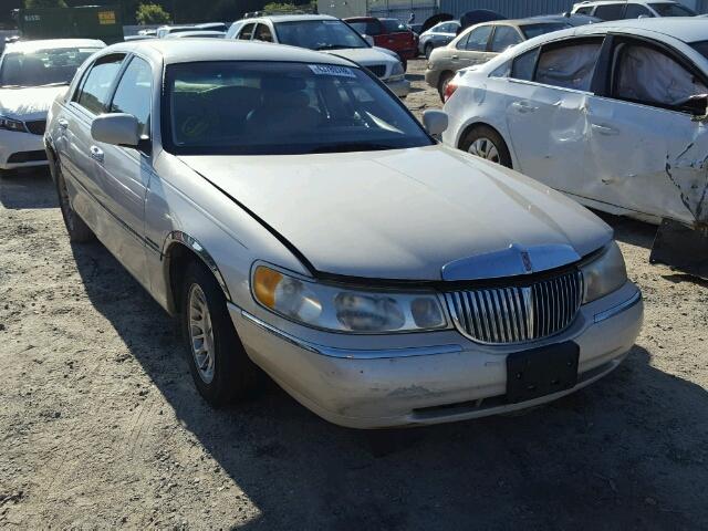 1LNHM83W6XY624222 - 1999 LINCOLN TOWN CAR C TAN photo 1