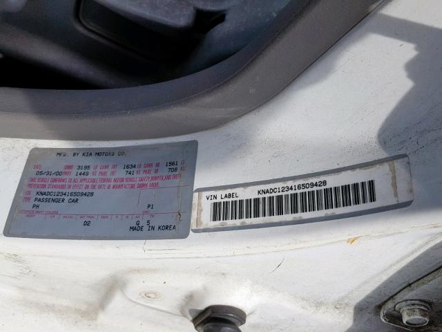 KNADC123416509428 - 2001 KIA RIO WHITE photo 10