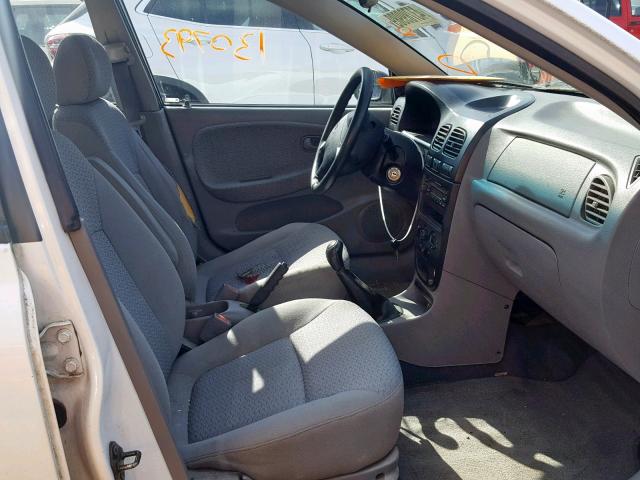 KNADC123416509428 - 2001 KIA RIO WHITE photo 5