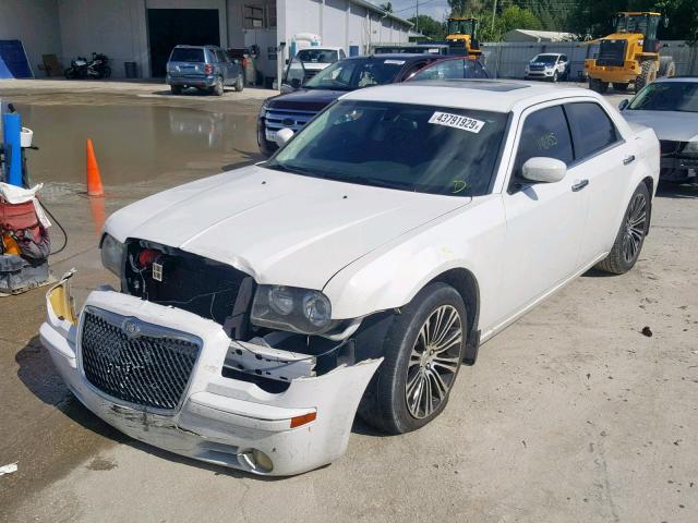 2C3CA9CT7AH255895 - 2010 CHRYSLER 300 S WHITE photo 2