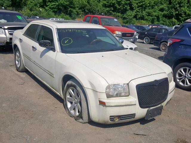 2C3KA53G96H523599 - 2006 CHRYSLER 300 TOURIN WHITE photo 1