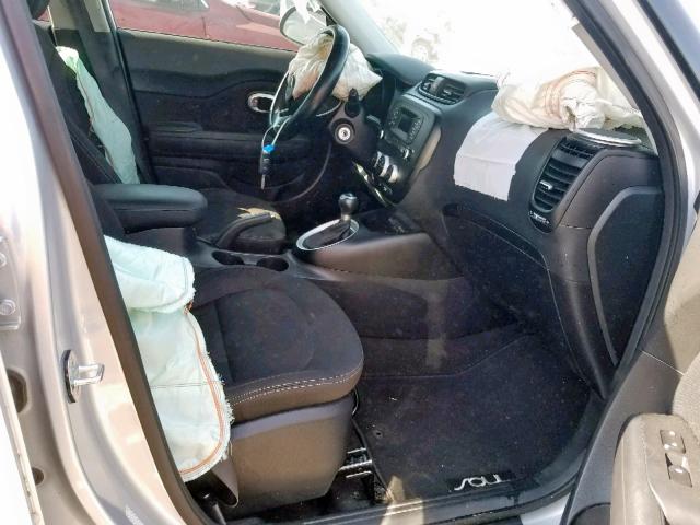 KNDJN2A25G7837779 - 2016 KIA SOUL SILVER photo 5