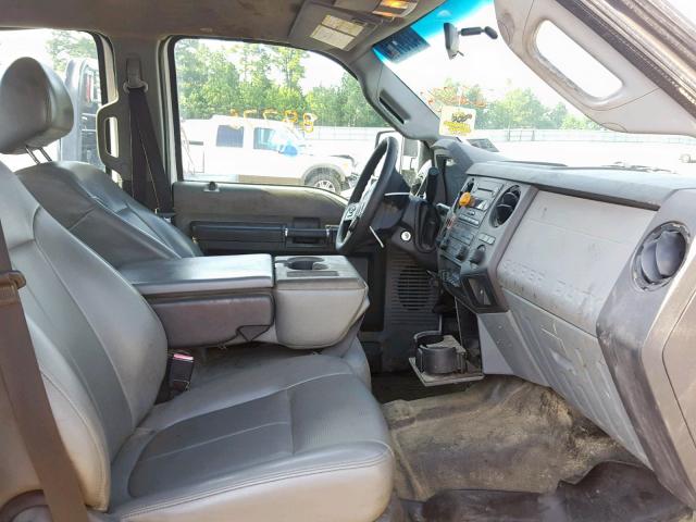 1FD0W5GT8CEC62718 - 2012 FORD F550 SUPER WHITE photo 5