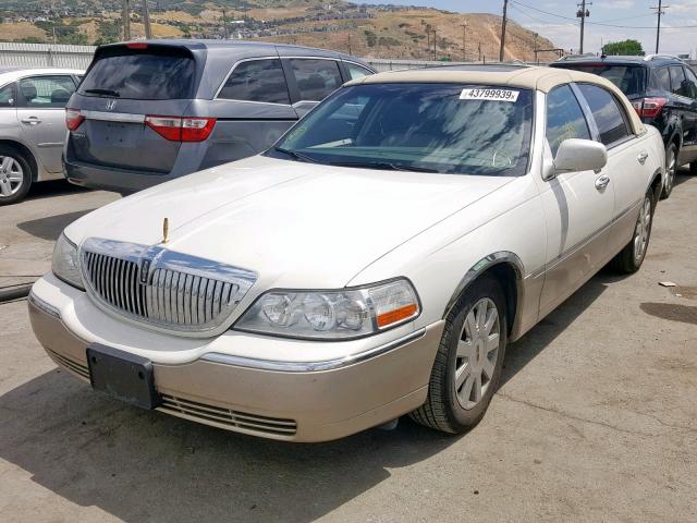 1LNHM83W44Y677853 - 2004 LINCOLN TOWN CAR U WHITE photo 2