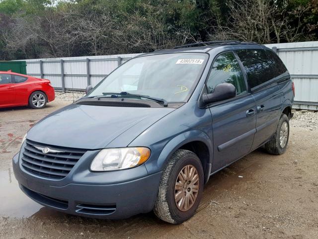 1C4GP45R75B346972 - 2005 CHRYSLER TOWN & COU BLUE photo 2